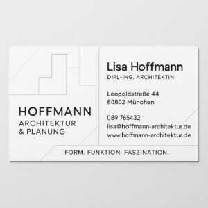 Moderne Visitenkarte für Architekturbüro in minimalistischem Weiß mit klaren Linien und geometrischem Logo.